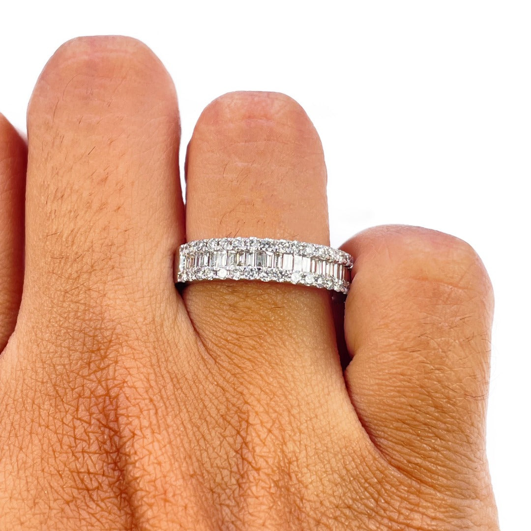 18 Carat Round & Baguette Diamonds Half Eternity Band 0.92 carat 4.6mm Wide