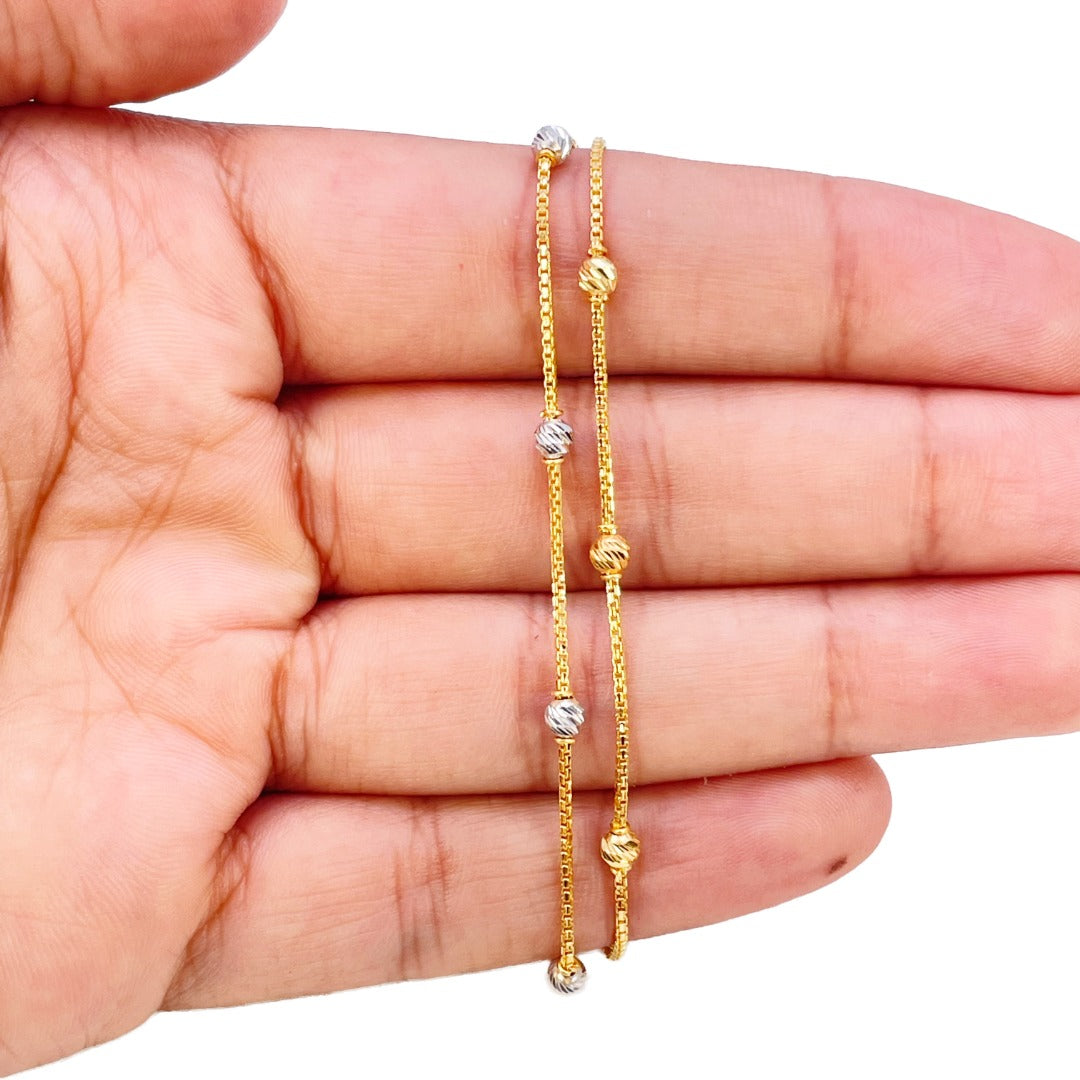 Bracelet en or jaune 22 carats à double chaîne avec perles bicolores taillées en diamant