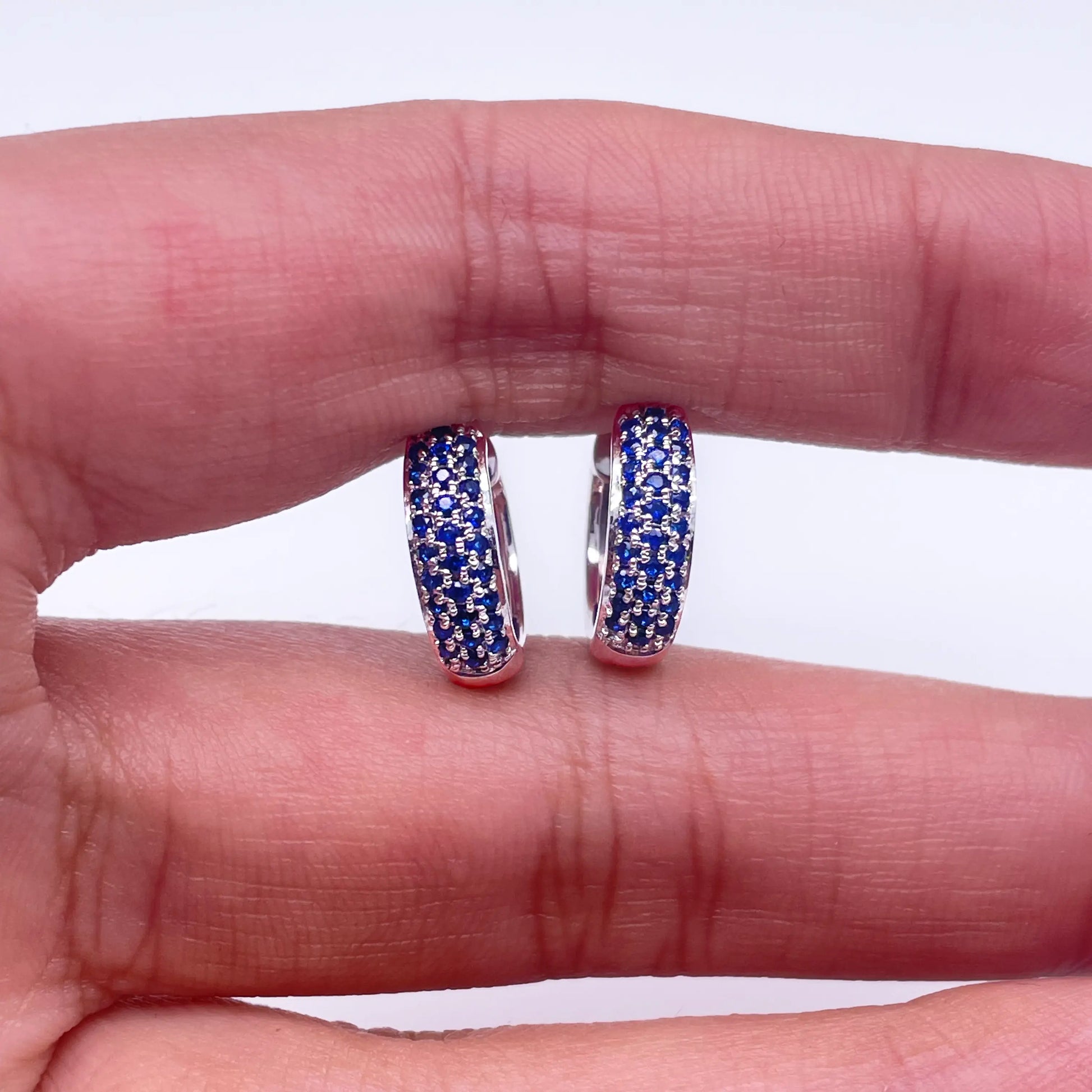 14 Carat White Gold Blue Sapphire Pair of Hoop Earrings 0.33 carats 4mm wide 