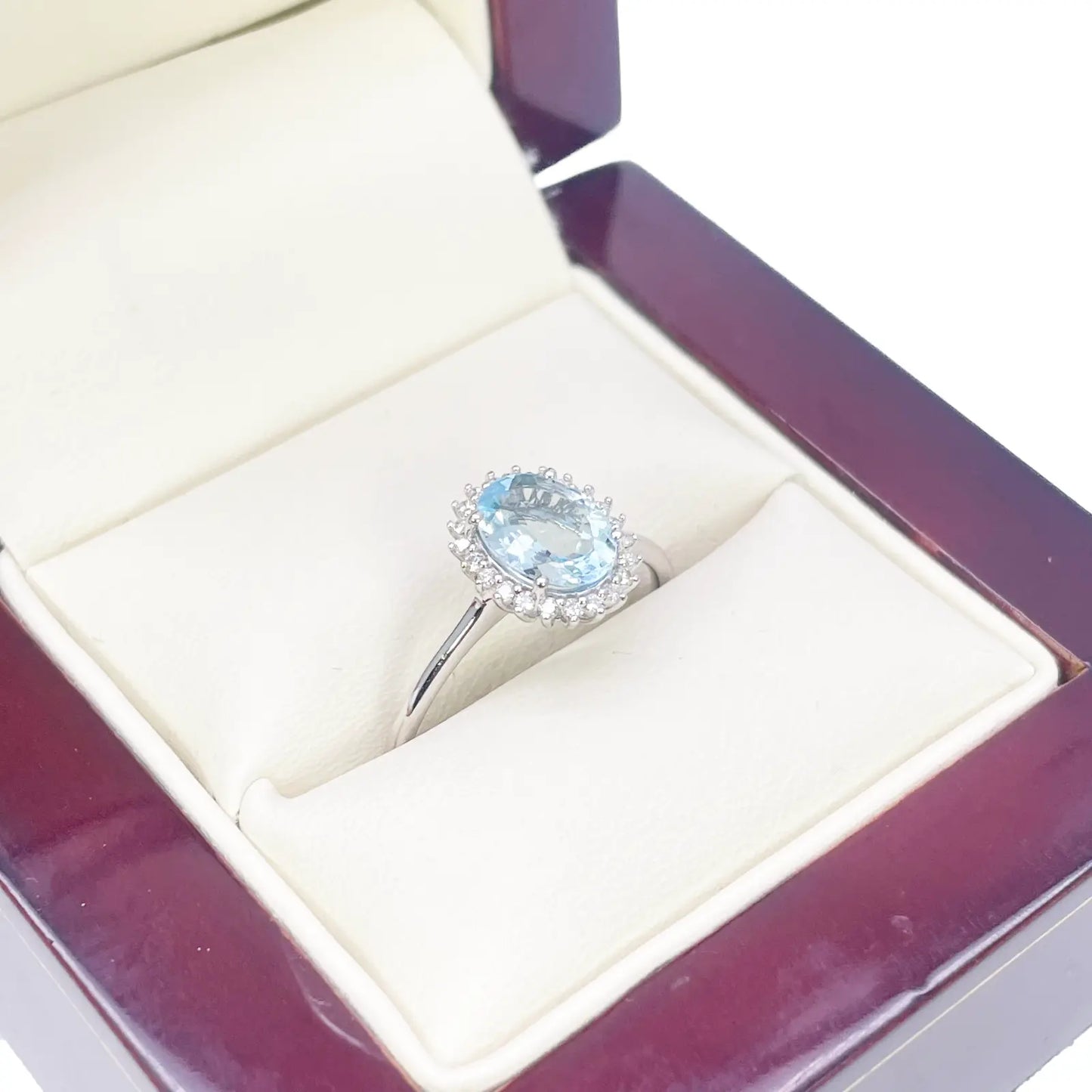 14ct White Gold  Natural Oval-Cut Aquamarine & Round Diamond Ring 0.94ct  Diamond Ring