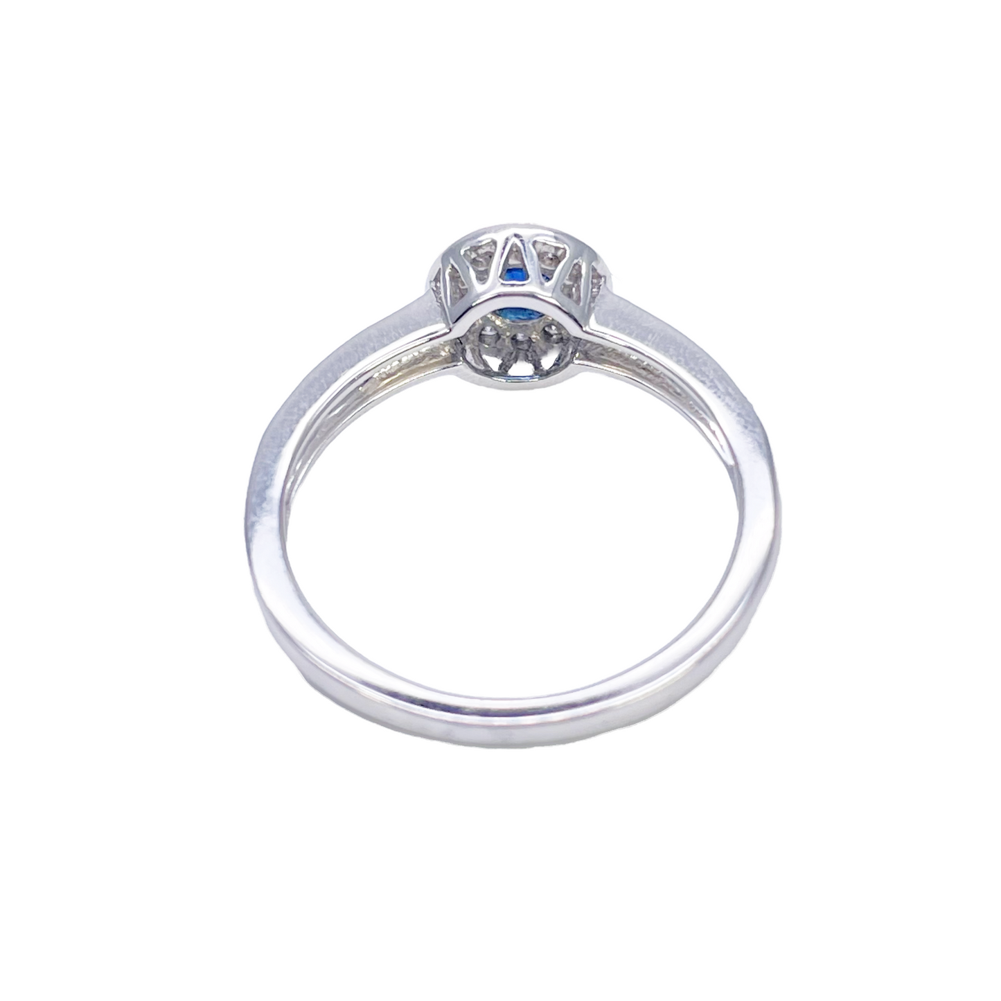 Bague demi-éternité en or 18 carats avec saphir bleu naturel et halo de diamants ronds 0.35ct