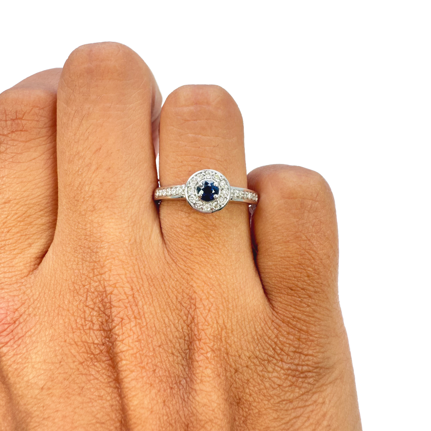 Bague demi-éternité en or 18 carats avec saphir bleu naturel et halo de diamants ronds 0.35ct