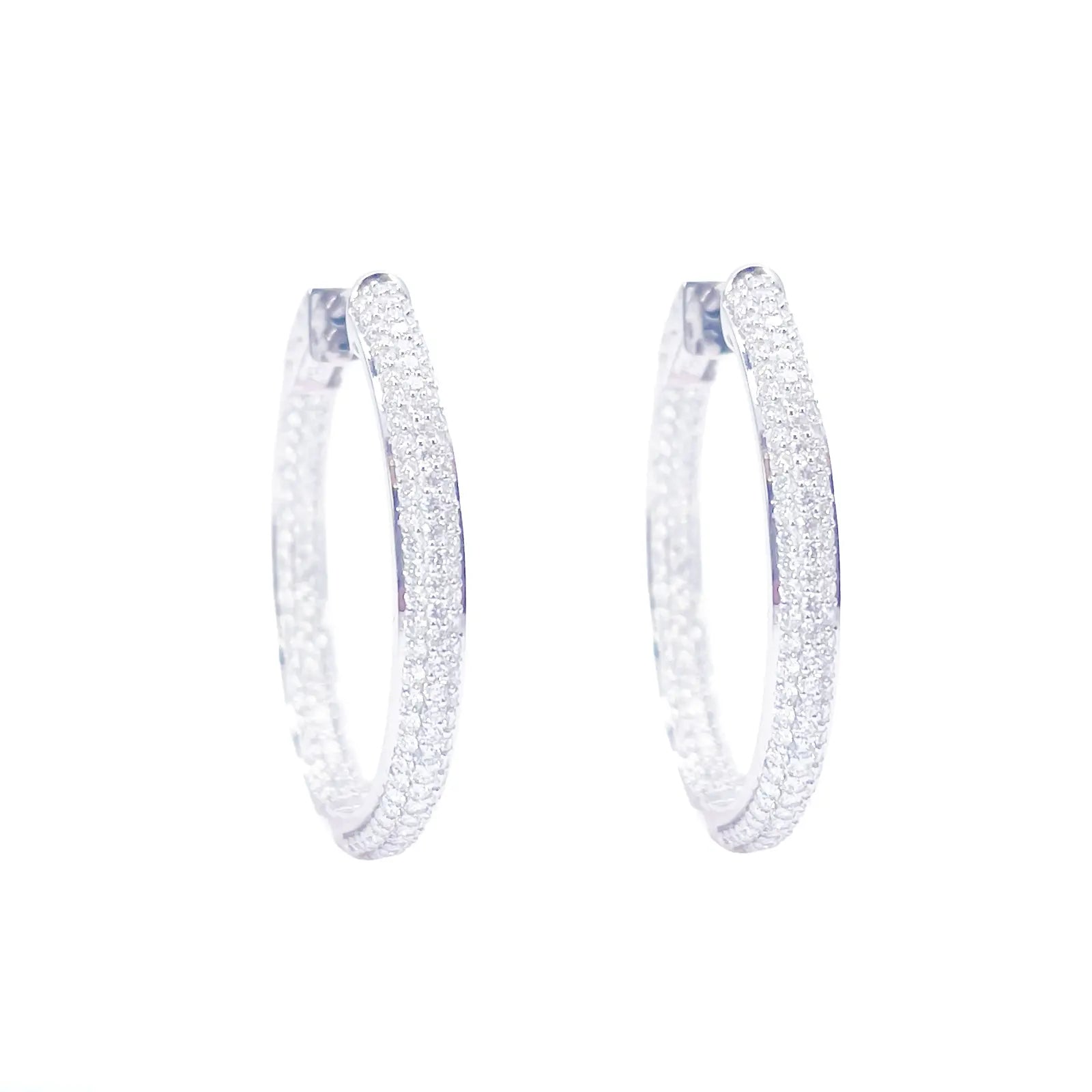 18ct Gold Diamond Hoops 1.55ct Natural Diamond Huggies Earrings 22.5mm Diameter 