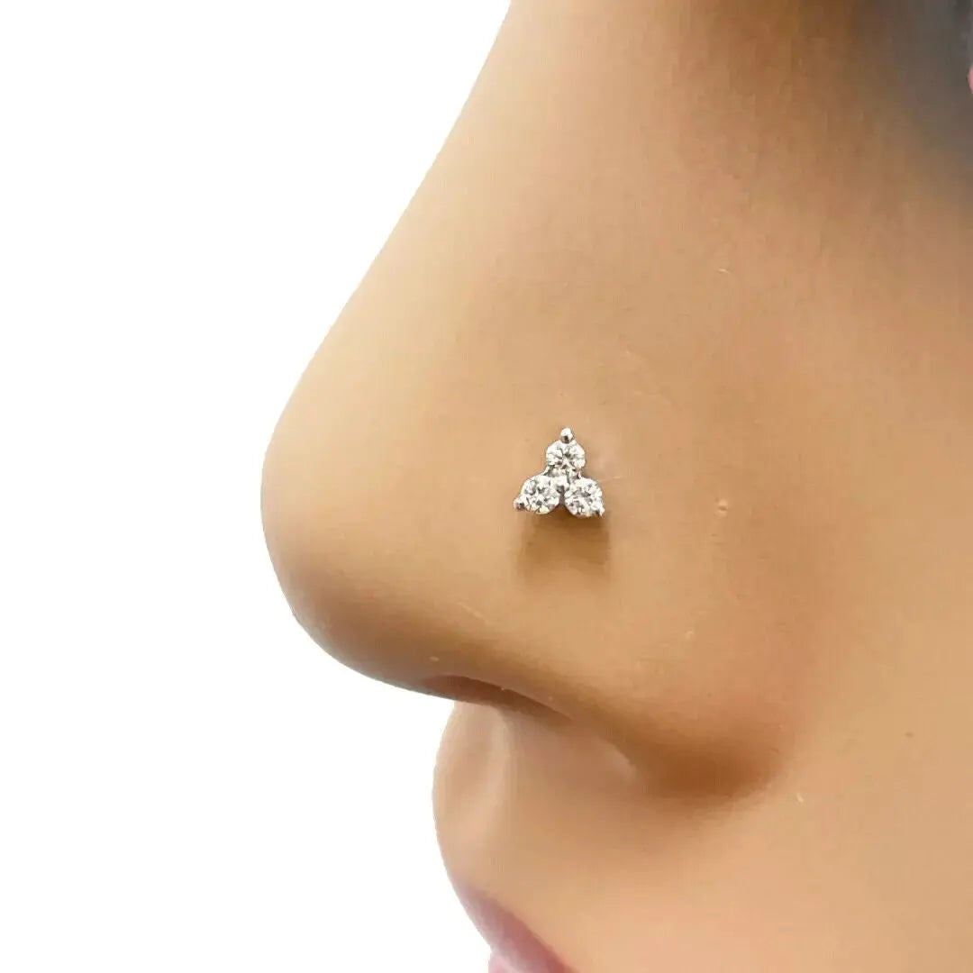 Poinçon de nez en or jaune 18 carats avec trois diamants ronds naturels 0,05 carat