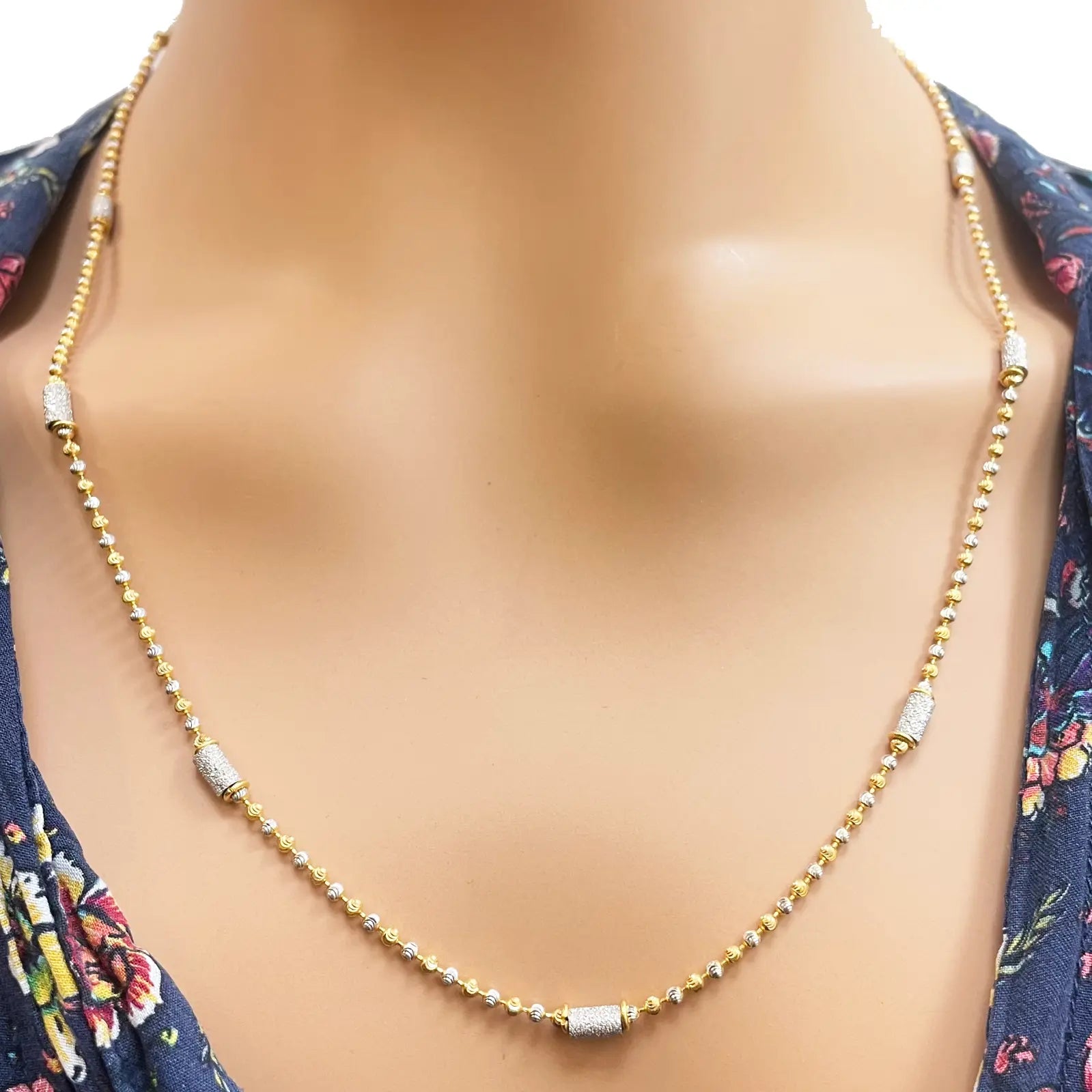 22ct Yellow Gold Fancy Diamond Cut & Sparkly  Beaded Chain Necklace 22Inches 