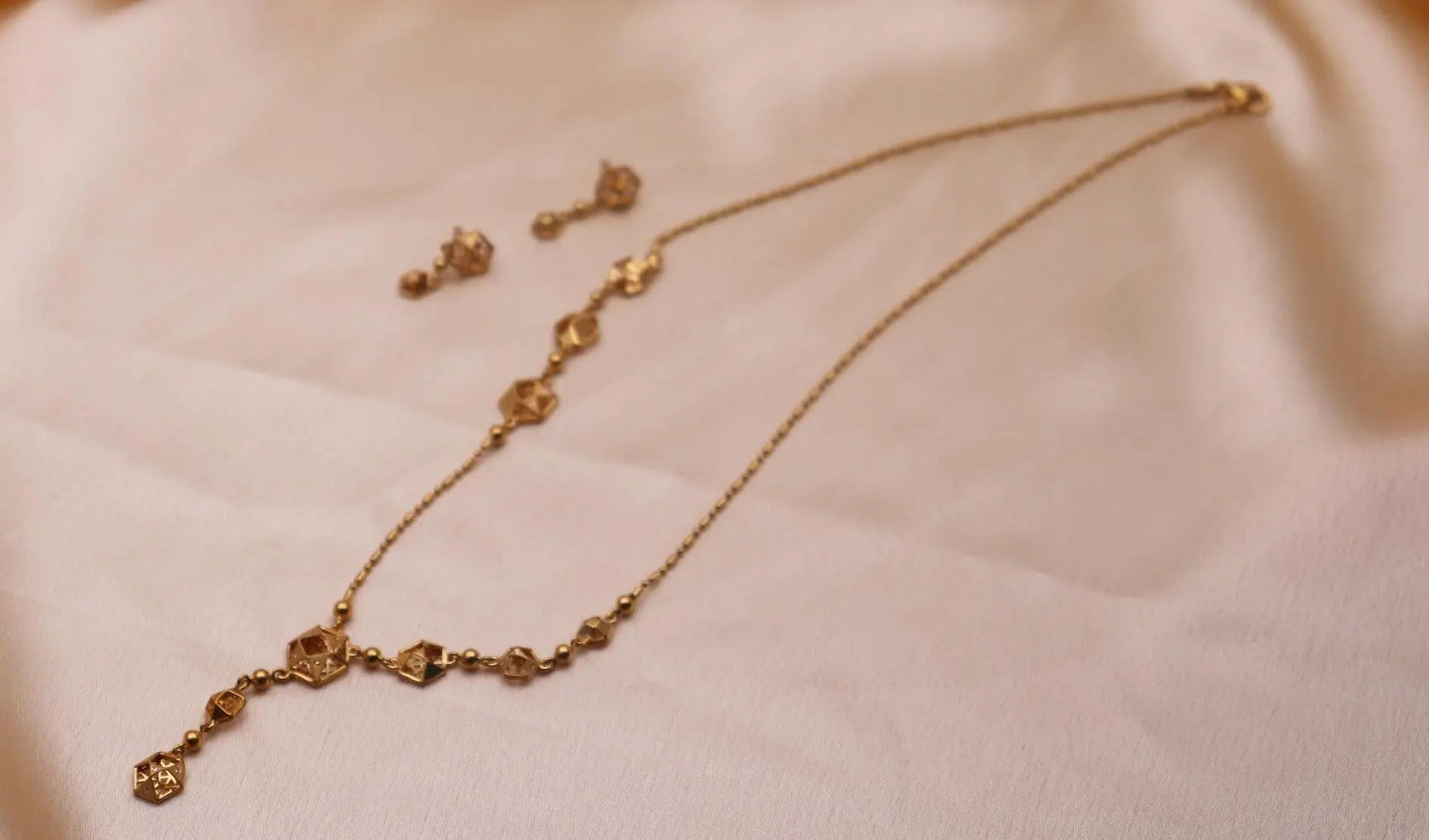 22ct Yellow Gold Fancy Hexagonal Design 18 inch Necklace And Drop Earrings Set 