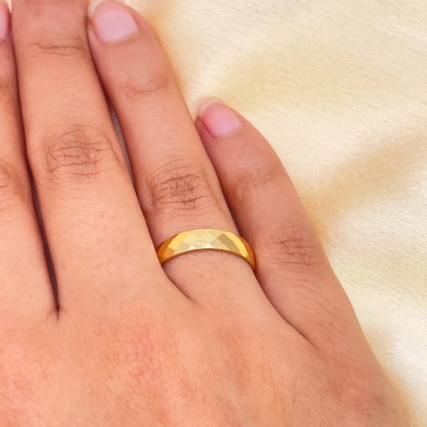 22ct Yellow Gold High Polished Women's Facetted Kite Wedding Band 4mm 