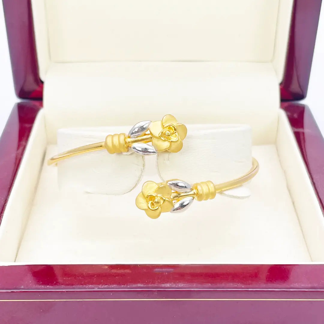 22ct Yellow Gold Two-Tone Ladies Flower Flexible Bangle Bracelet 