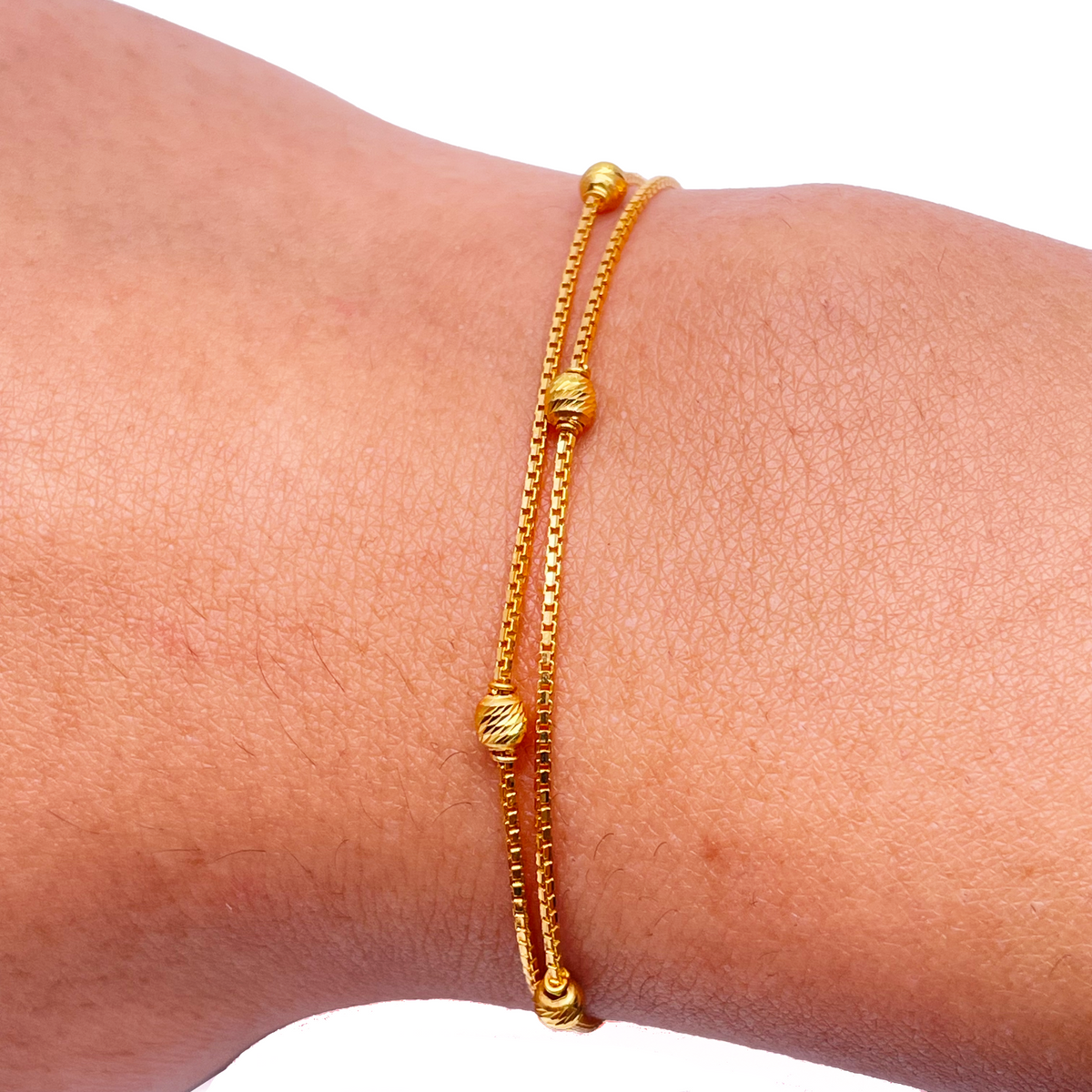 Bracelet double chaîne en or jaune 22 carats avec perles taillées en diamant