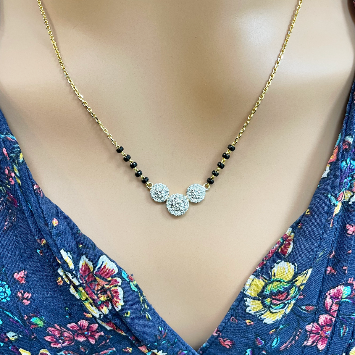 Pendentif mangalsutra triple halo en or jaune 18 carats et diamant naturel de 0,62 carat poinçonné
