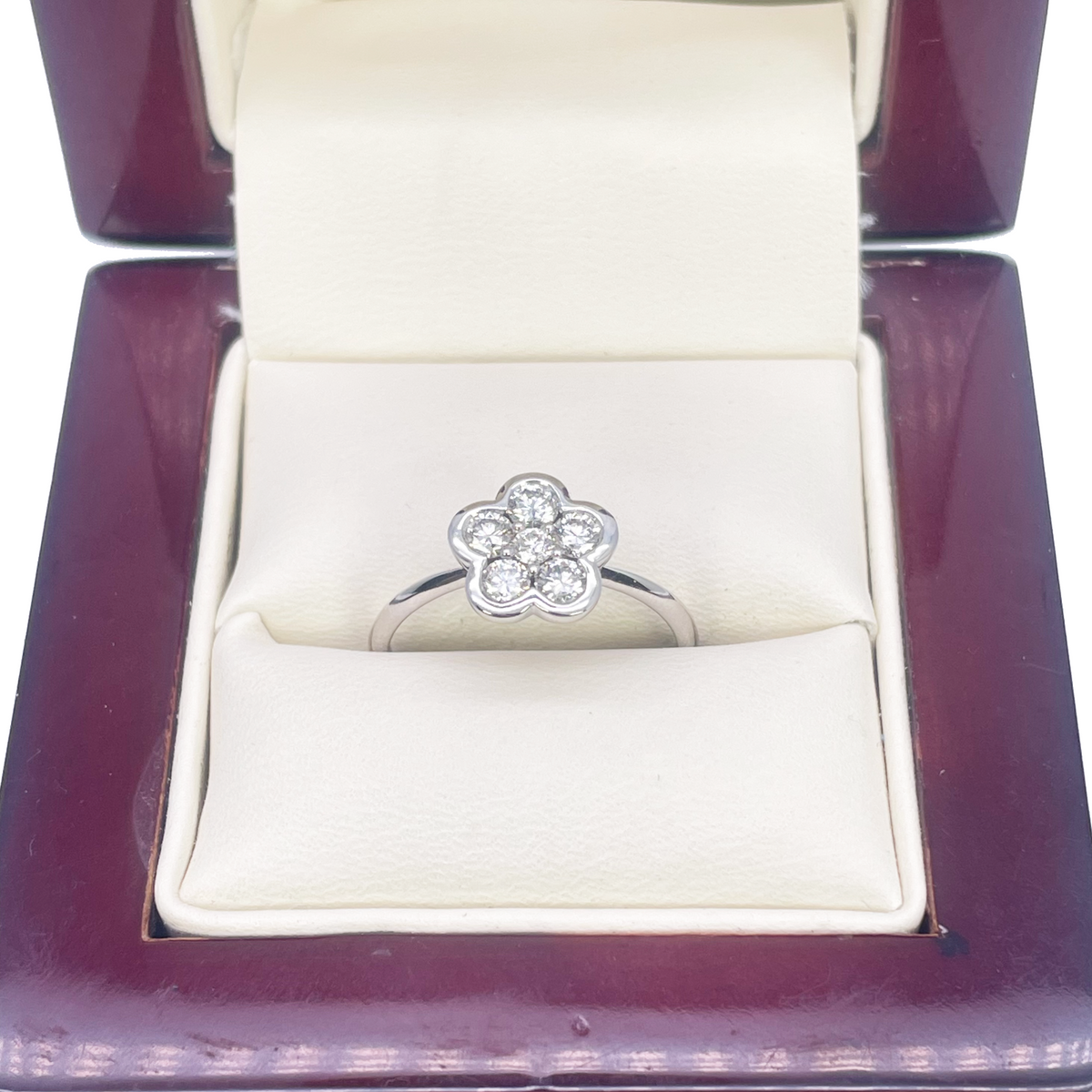 Bague en or blanc 18 carats avec diamants motif floral élégant 0,46 ct