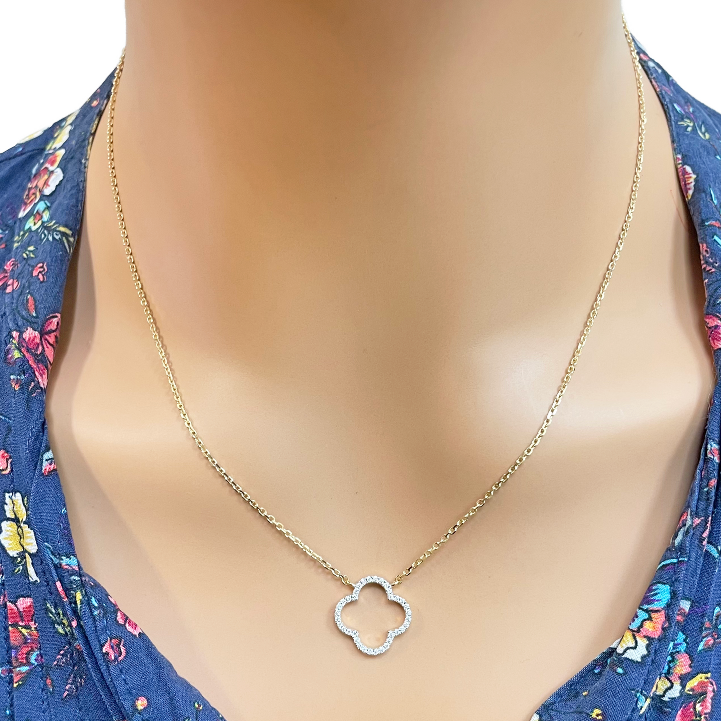 Collier élégant en or jaune 14 carats avec pendentif fleur ouvert serti de diamants 0,15 carat, 45 cm