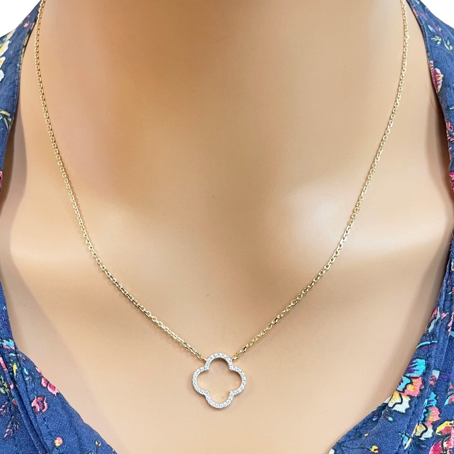 Collier élégant en or jaune 14 carats avec pendentif fleur ouvert serti de diamants 0,15 carat, 45 cm