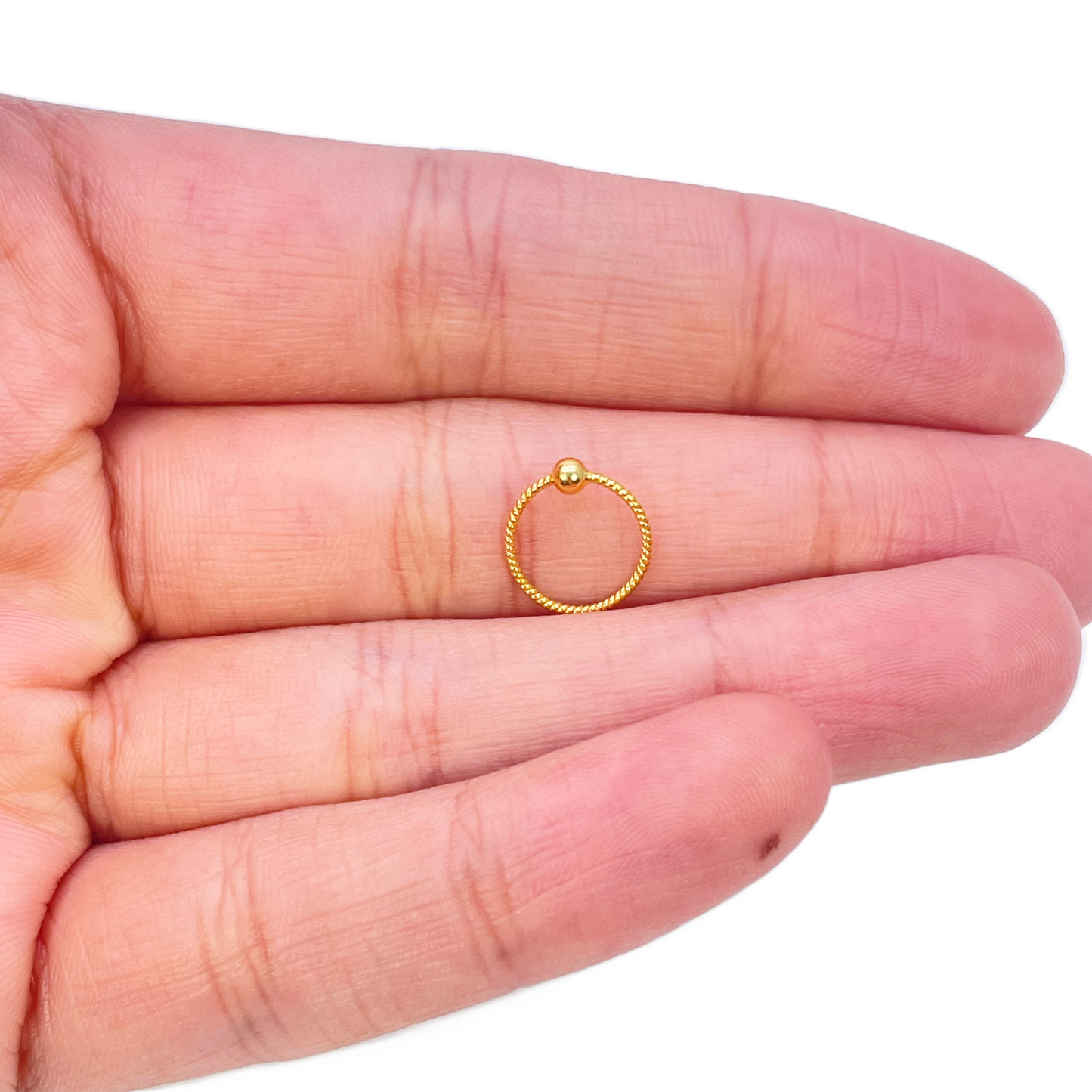 Anneau de nez minuscule huggie en or jaune 22 carats de 8 mm de diamètre