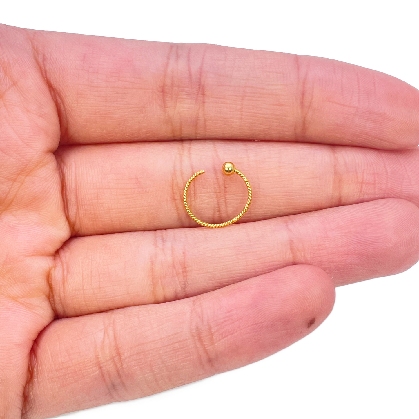 Anneau de nez minuscule huggie en or jaune 22 carats de 8 mm de diamètre