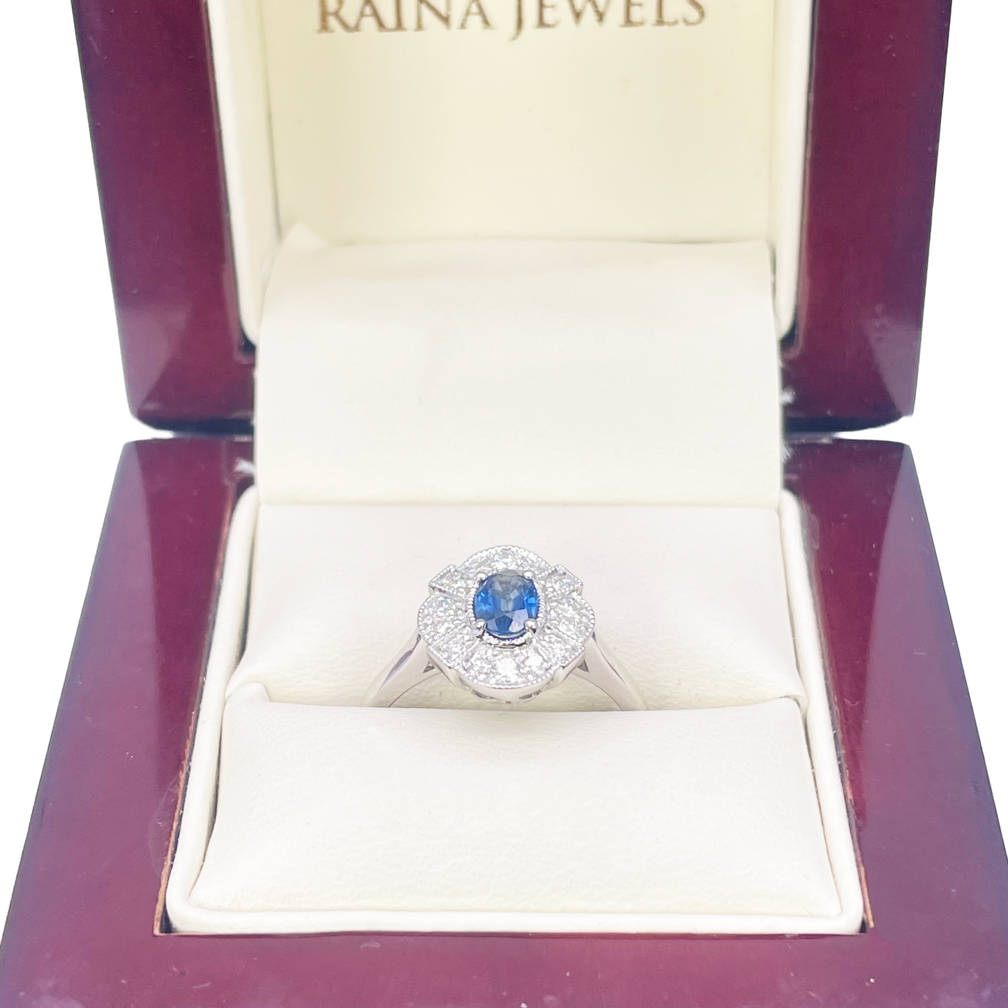 Bague Milgrain en Or Blanc 18 carats, Saphir Bleu Ovale et Diamants 0.65ct