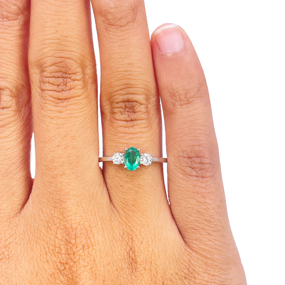 Bague en or 18 carats, émeraude et diamants, taille ronde et ovale naturelle, trois pierres 0,60 ct