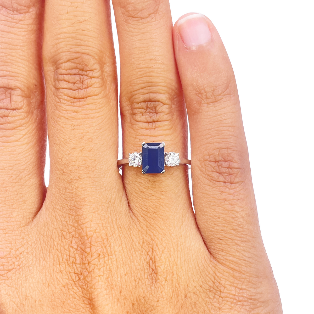 Bague en or 18 carats avec saphir et diamants ronds et taille émeraude, trois pierres 1,47 ct