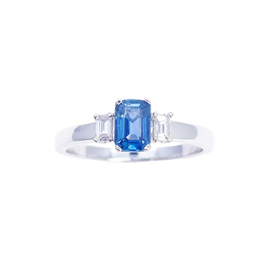Bague en or 18 carats saphir et diamants taille baguette et émeraude 0,86 carat