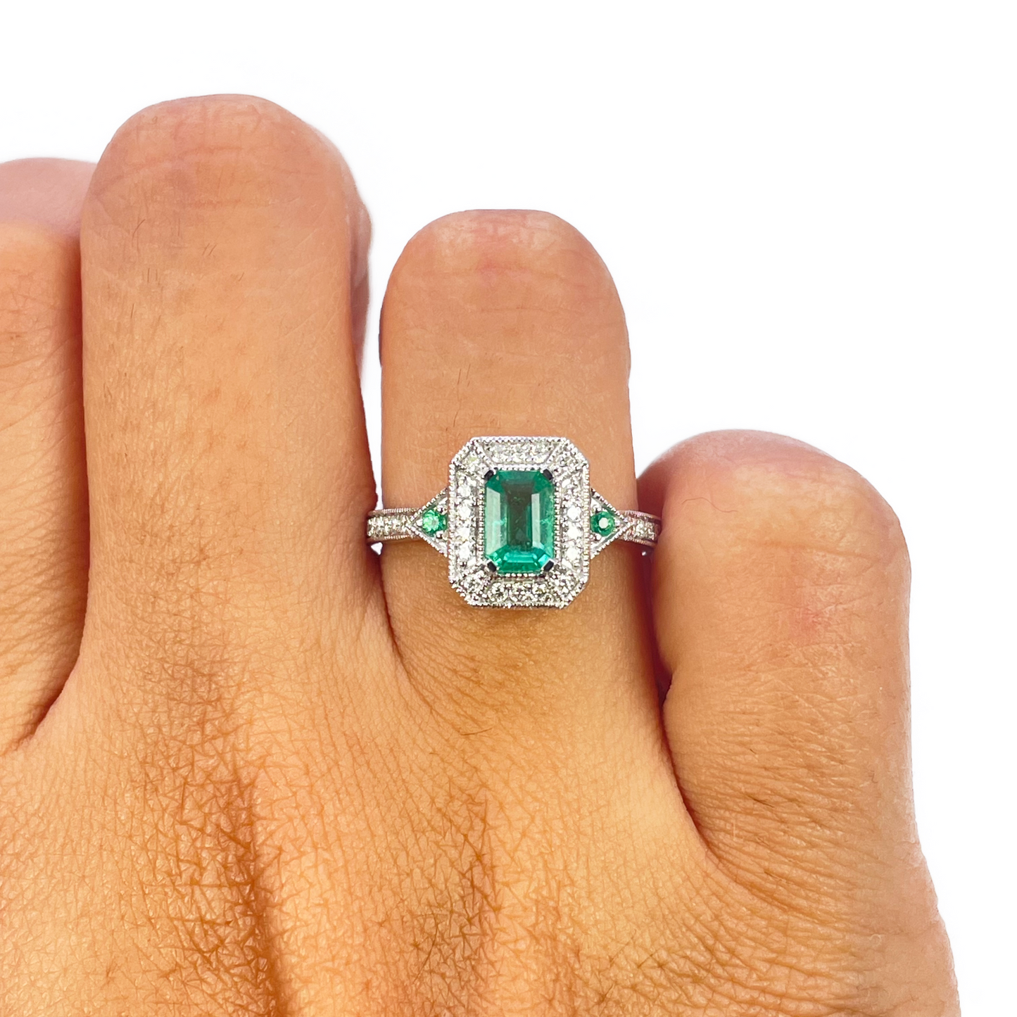 Bague en or 18 carats avec émeraudes naturelles et diamants taille ronde et émeraude 0,80 ct