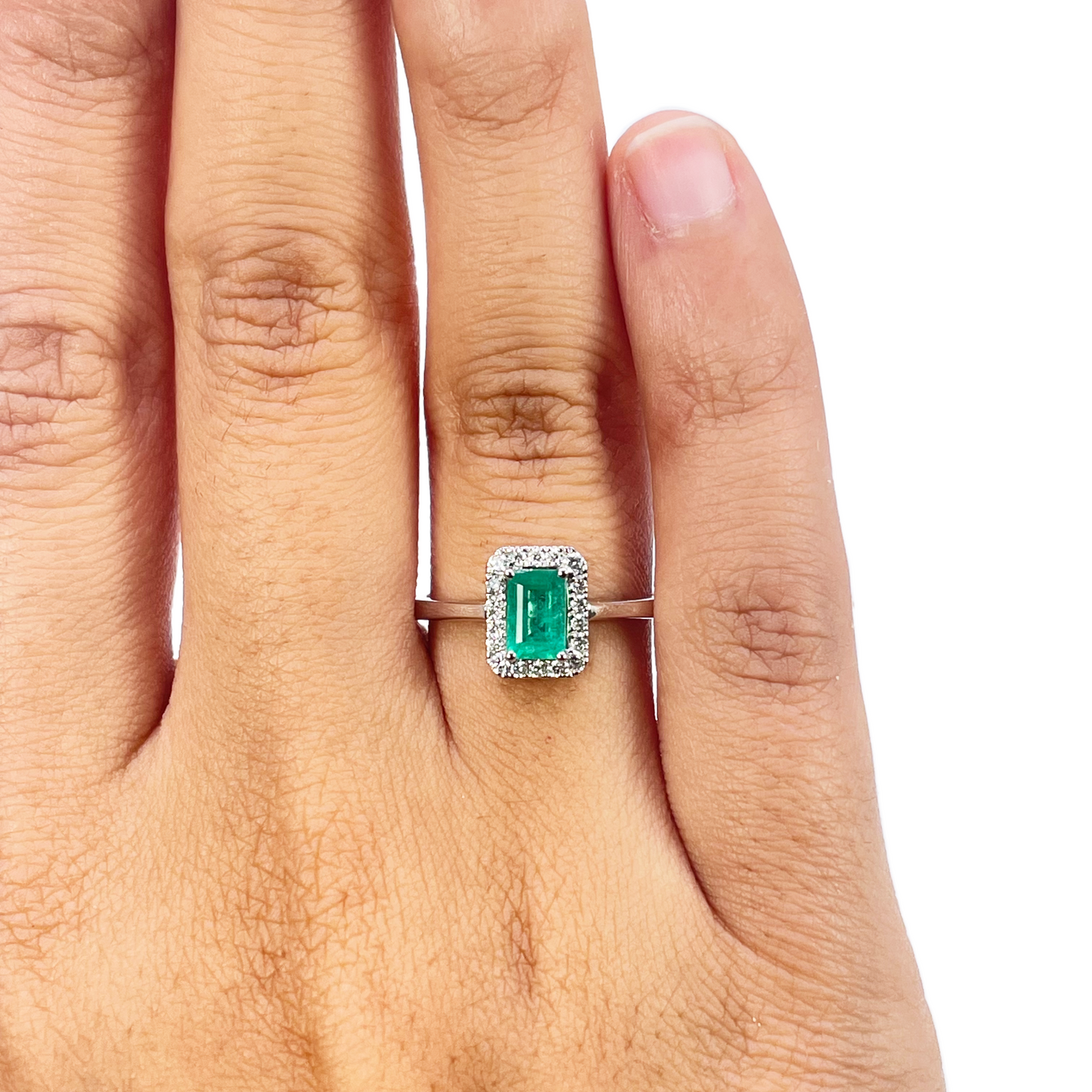 Bague or 18 carats, émeraude naturelle et diamants, taille ronde et émeraude, 0,70 carat