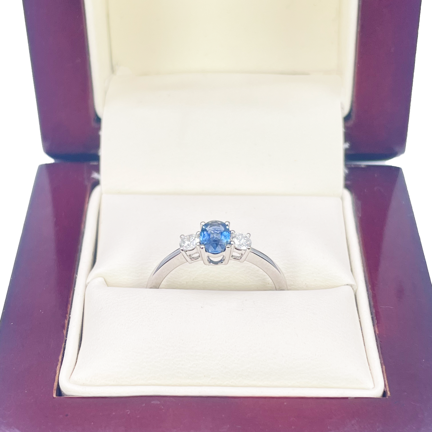 Bague trilogie en or 18 carats avec saphir naturel et diamants, taille ronde et ovale 0,65 ct