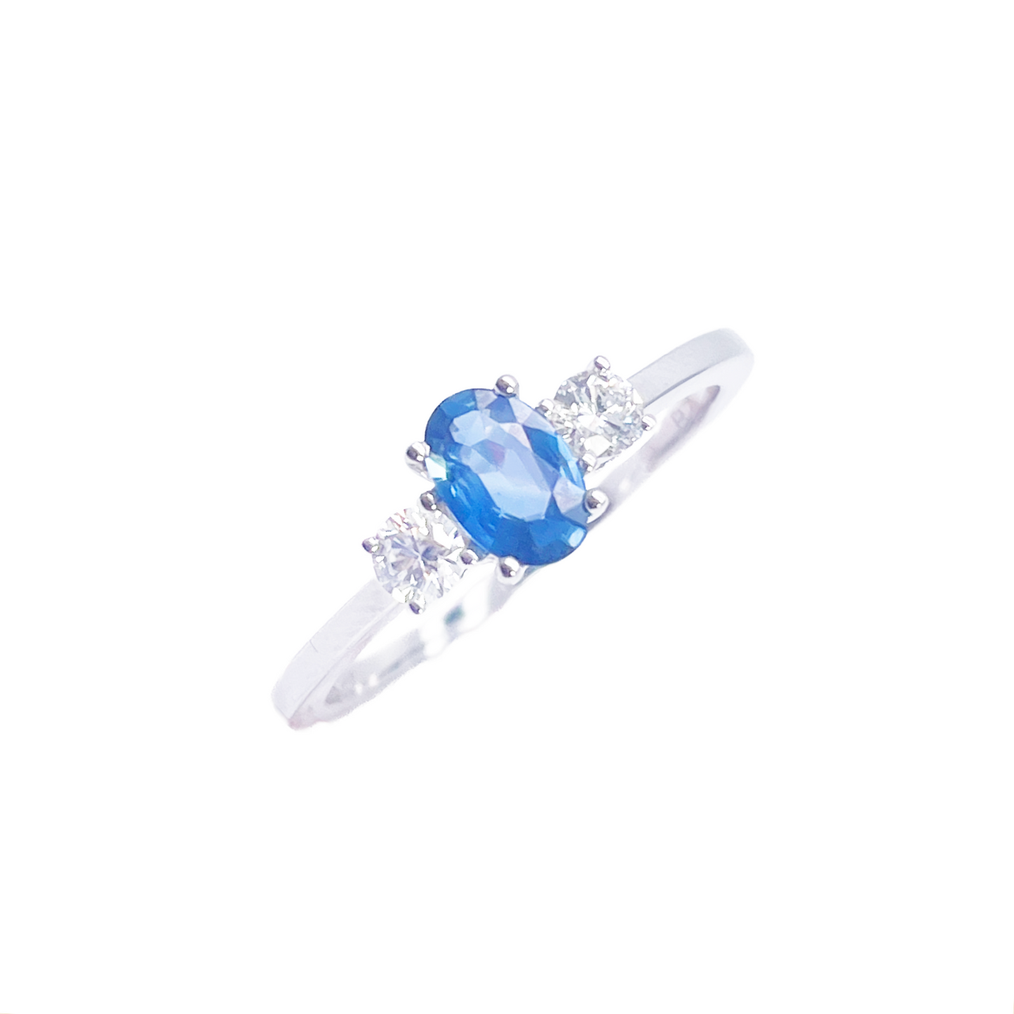 Bague trilogie en or 18 carats avec saphir naturel et diamants, taille ronde et ovale 0,65 ct