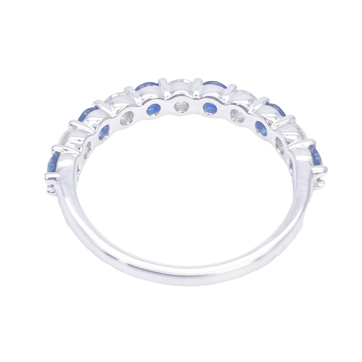 Bague mi-éternité empilable en or 18 carats avec diamants ronds naturels et saphirs 1,20 carats
