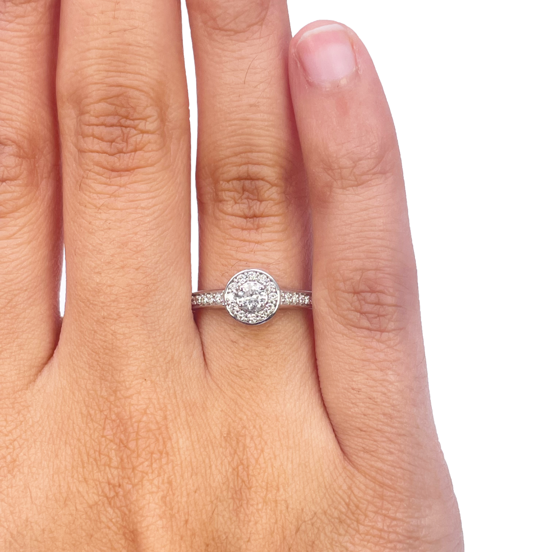Bague halo en or blanc 18 carats et pavé de diamants naturels ronds 0,30 carat